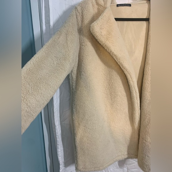 Cream Brandy Melville Faux Fur Jacket - Picture 6 of 12
